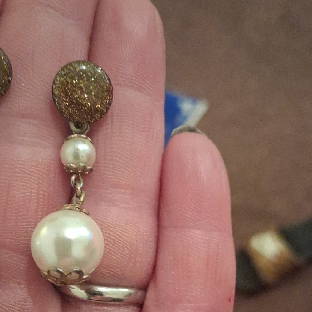 Elegant Pearl Drop Earrings - Picture 4 of 6